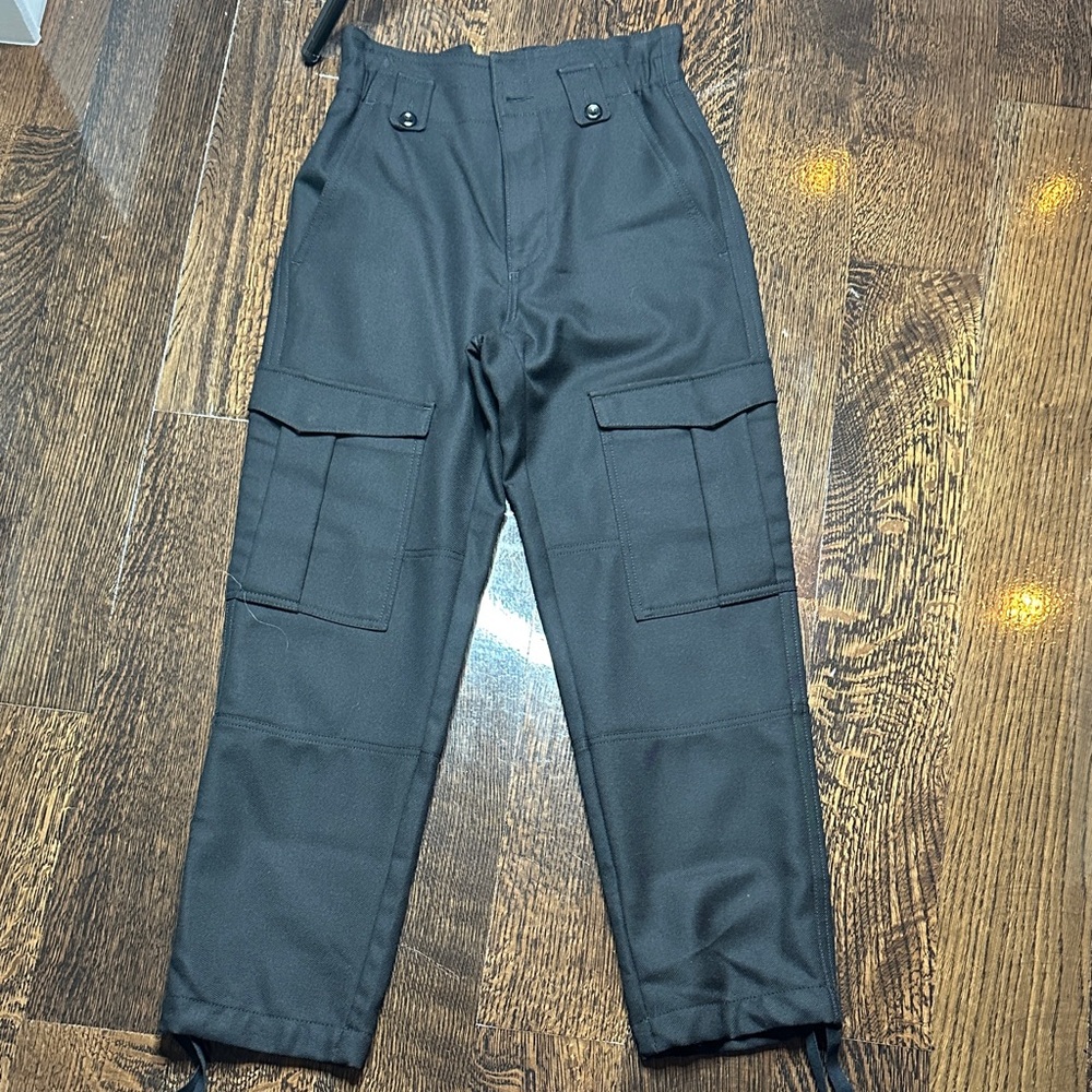 Banana Republic Women’s Black Cargo Pants